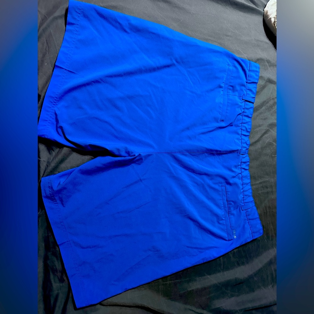 Vibrant blue Izod golf shorts. UEC. Size 44